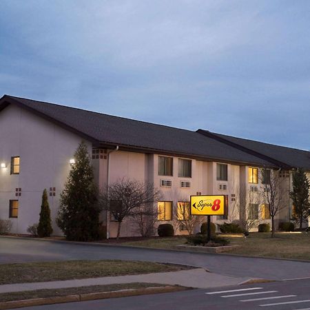 Super 8 By Wyndham Ithaca Hotell Exteriör bild