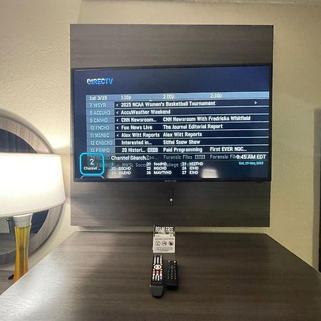 Super 8 By Wyndham Ithaca Hotell Exteriör bild