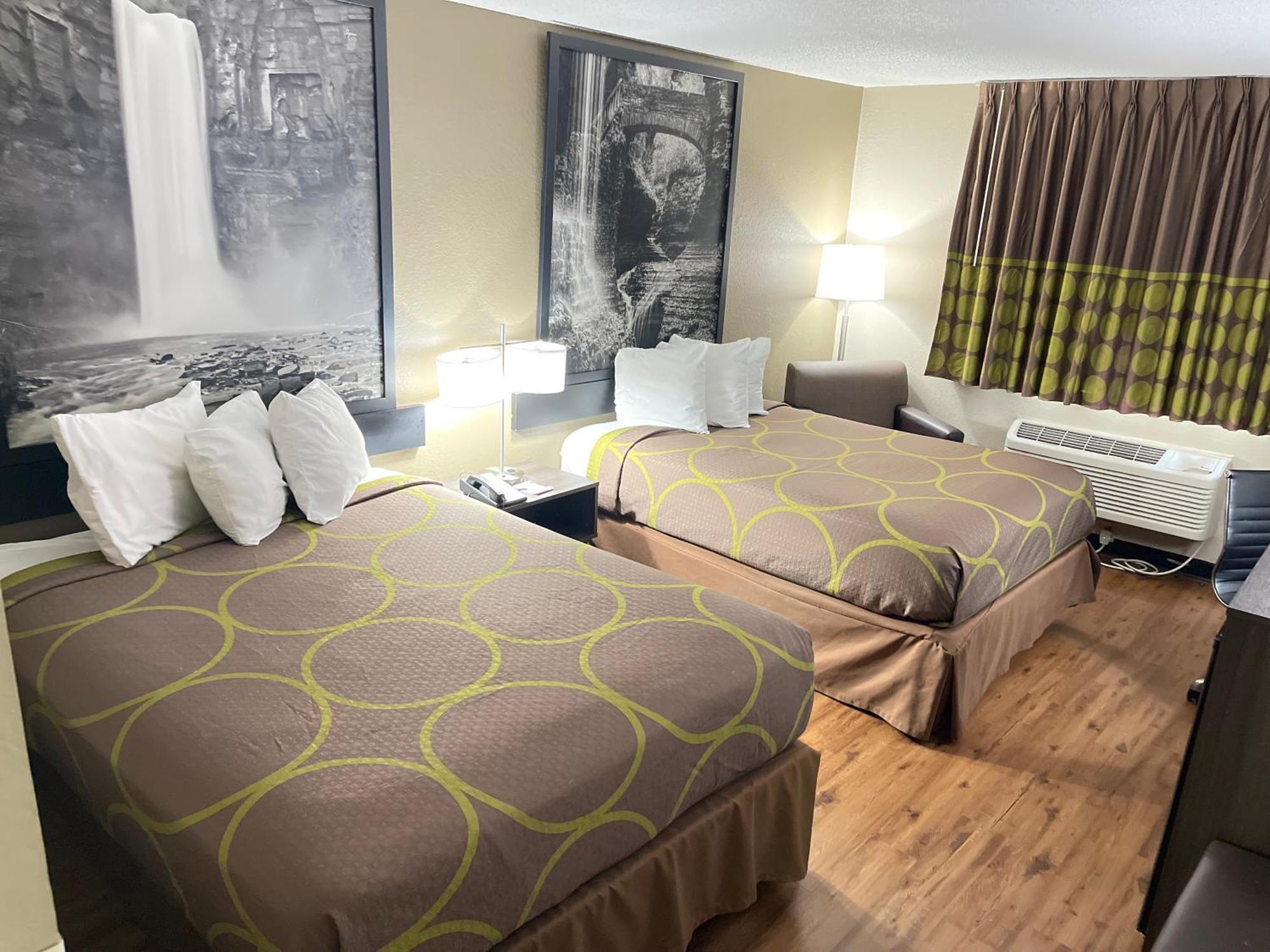 Super 8 By Wyndham Ithaca Hotell Exteriör bild
