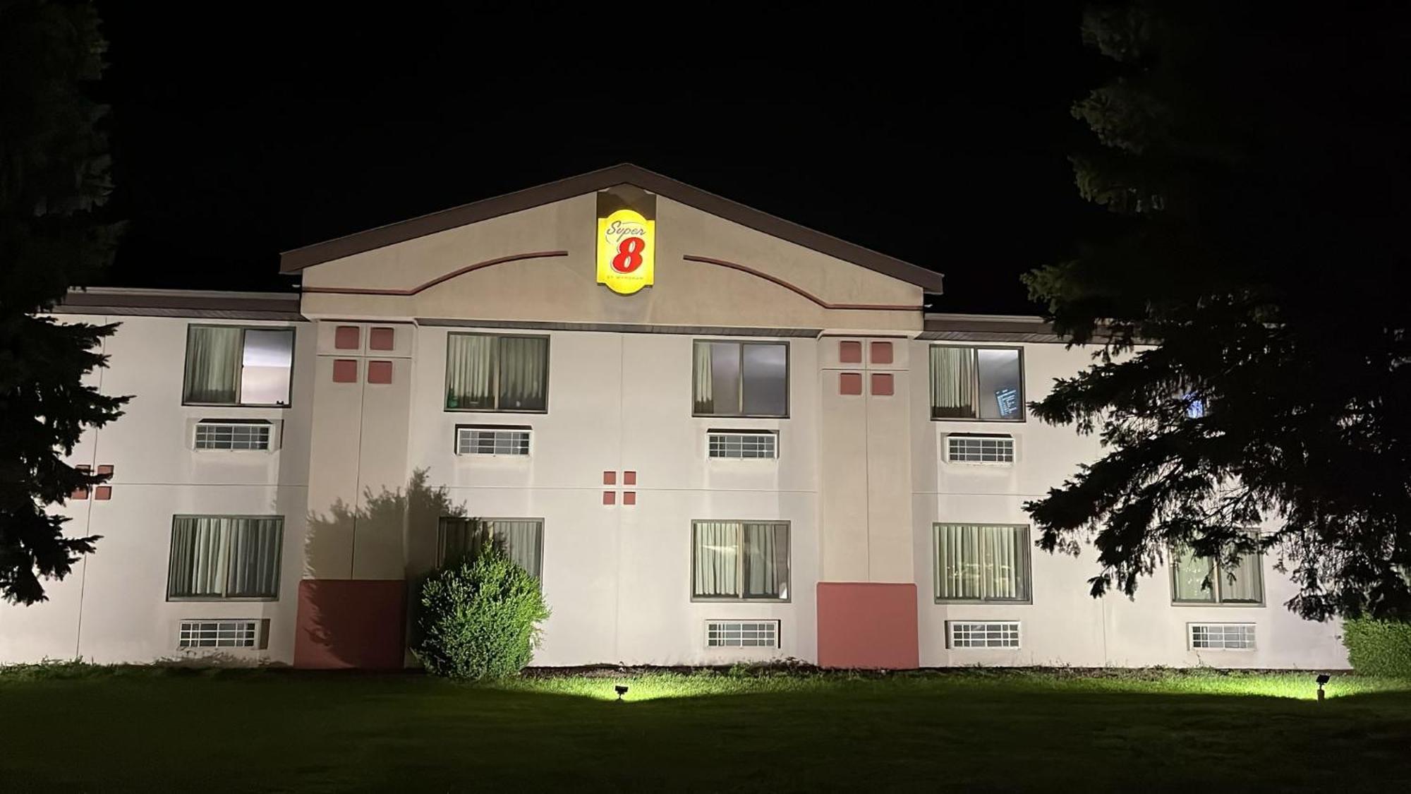 Super 8 By Wyndham Ithaca Hotell Exteriör bild