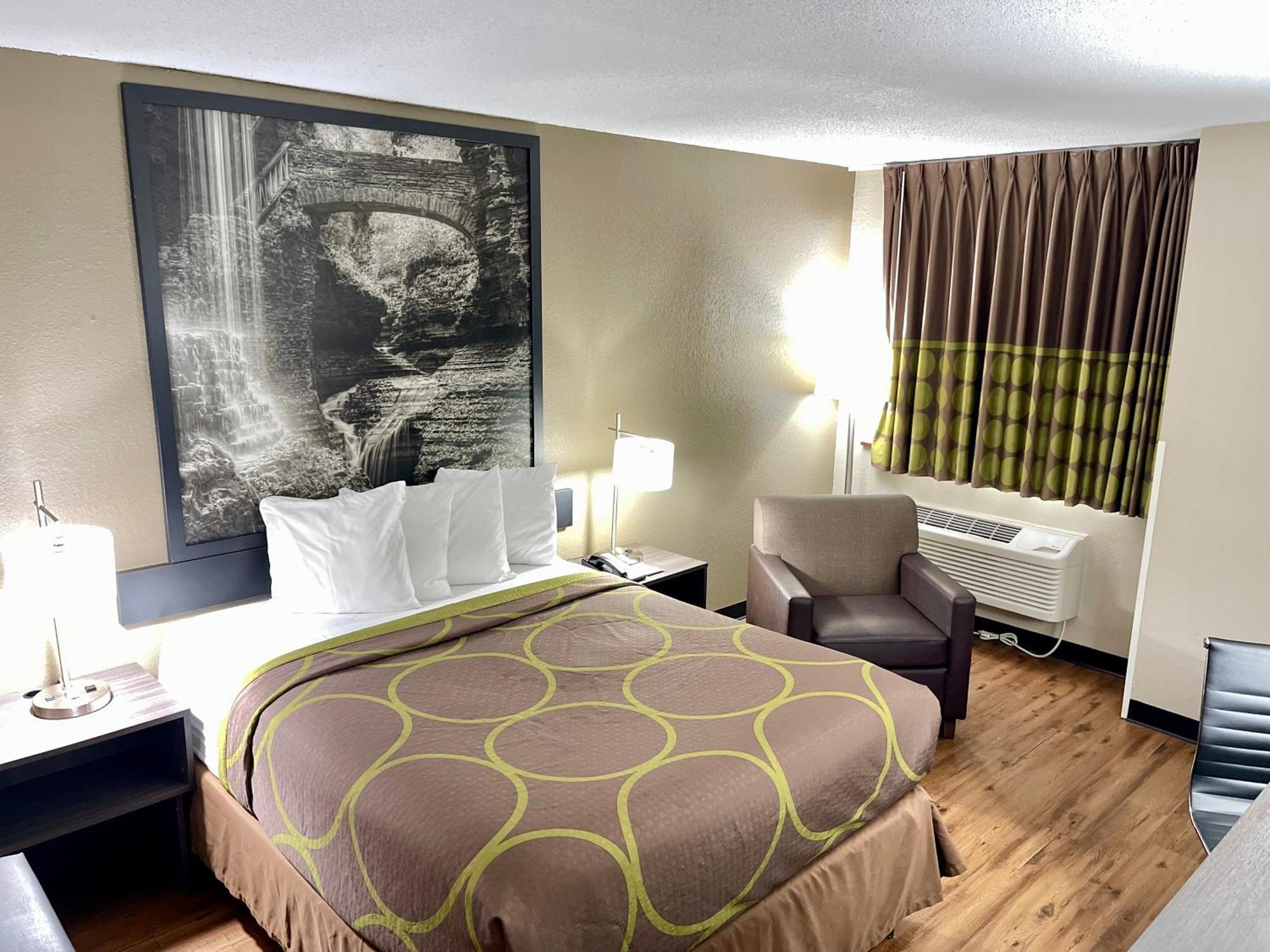 Super 8 By Wyndham Ithaca Hotell Exteriör bild