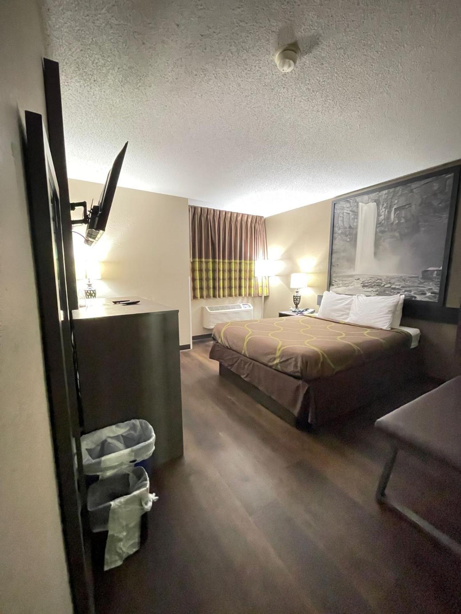 Super 8 By Wyndham Ithaca Hotell Exteriör bild