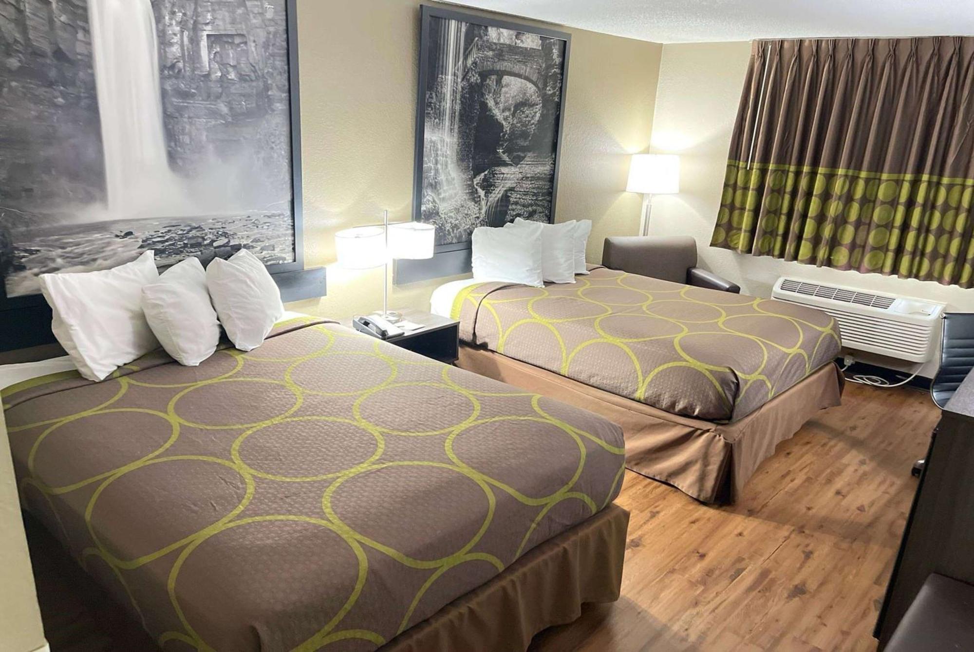 Super 8 By Wyndham Ithaca Hotell Exteriör bild