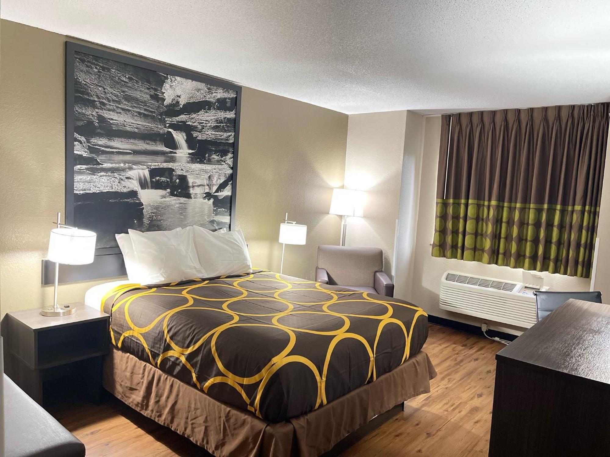 Super 8 By Wyndham Ithaca Hotell Exteriör bild