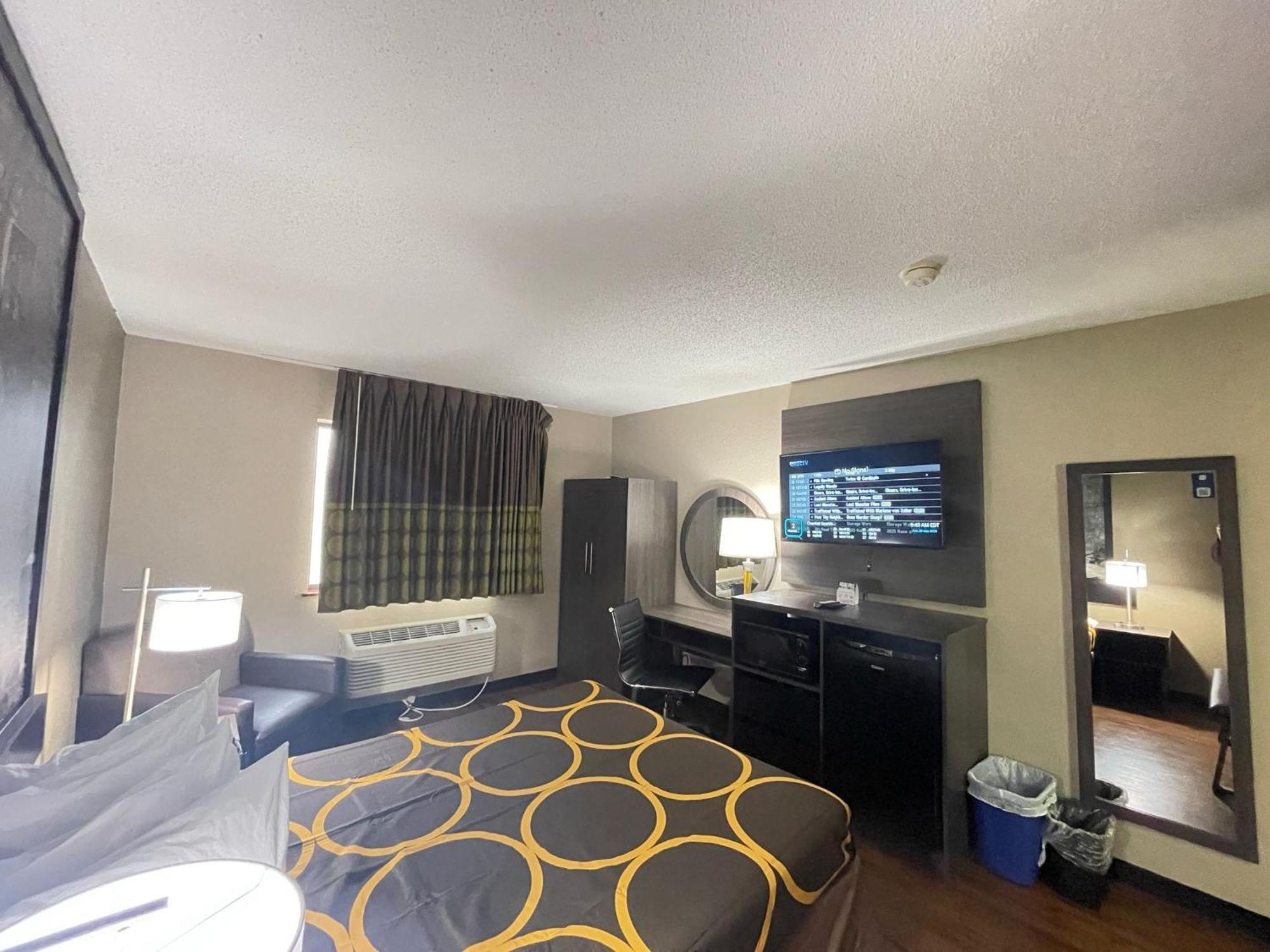 Super 8 By Wyndham Ithaca Hotell Exteriör bild