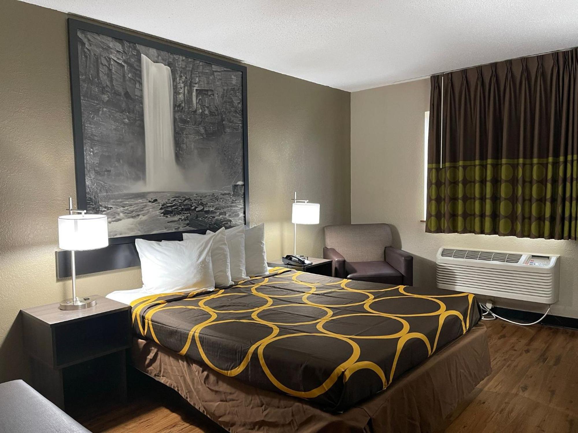 Super 8 By Wyndham Ithaca Hotell Exteriör bild