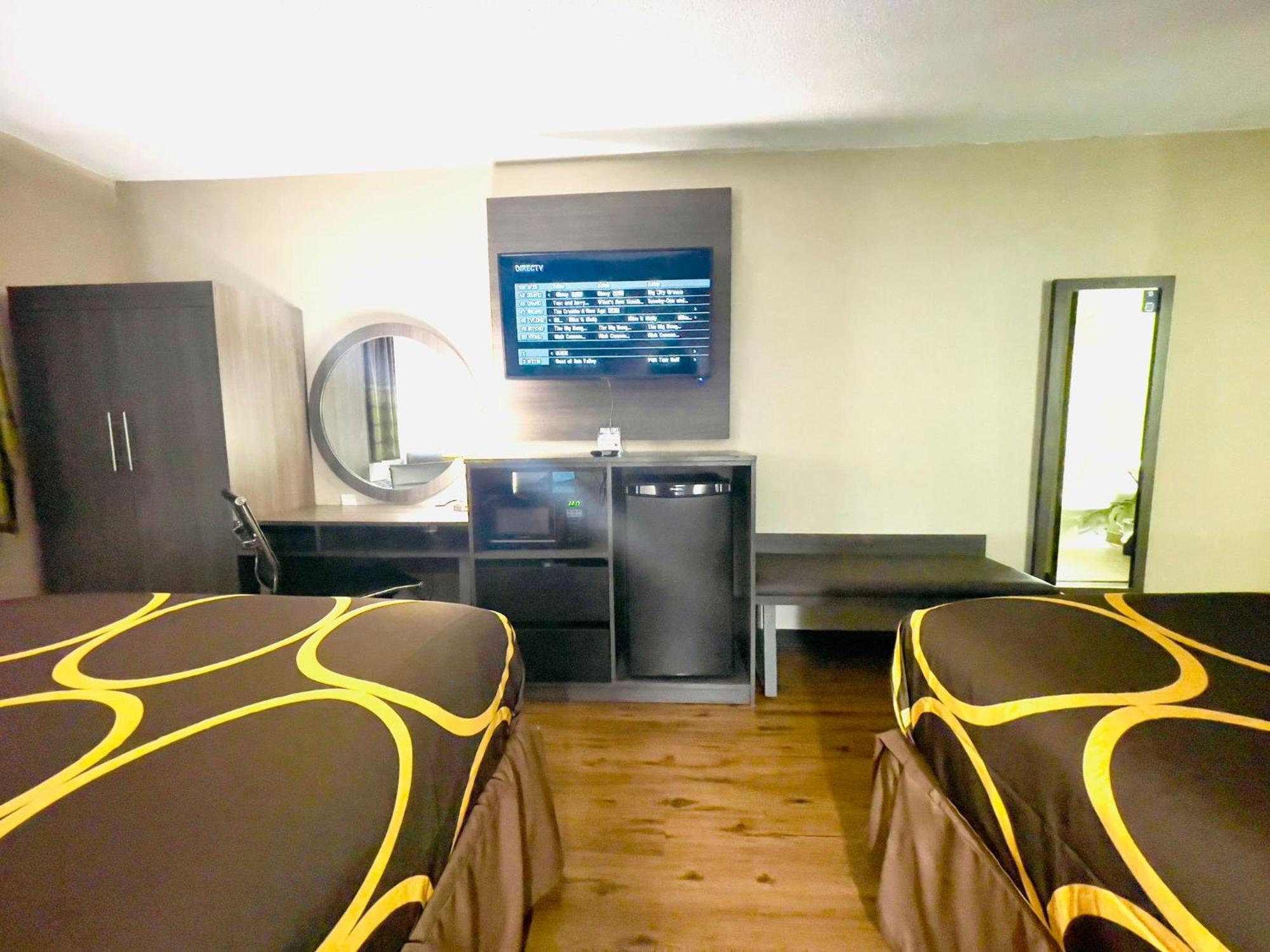 Super 8 By Wyndham Ithaca Hotell Exteriör bild