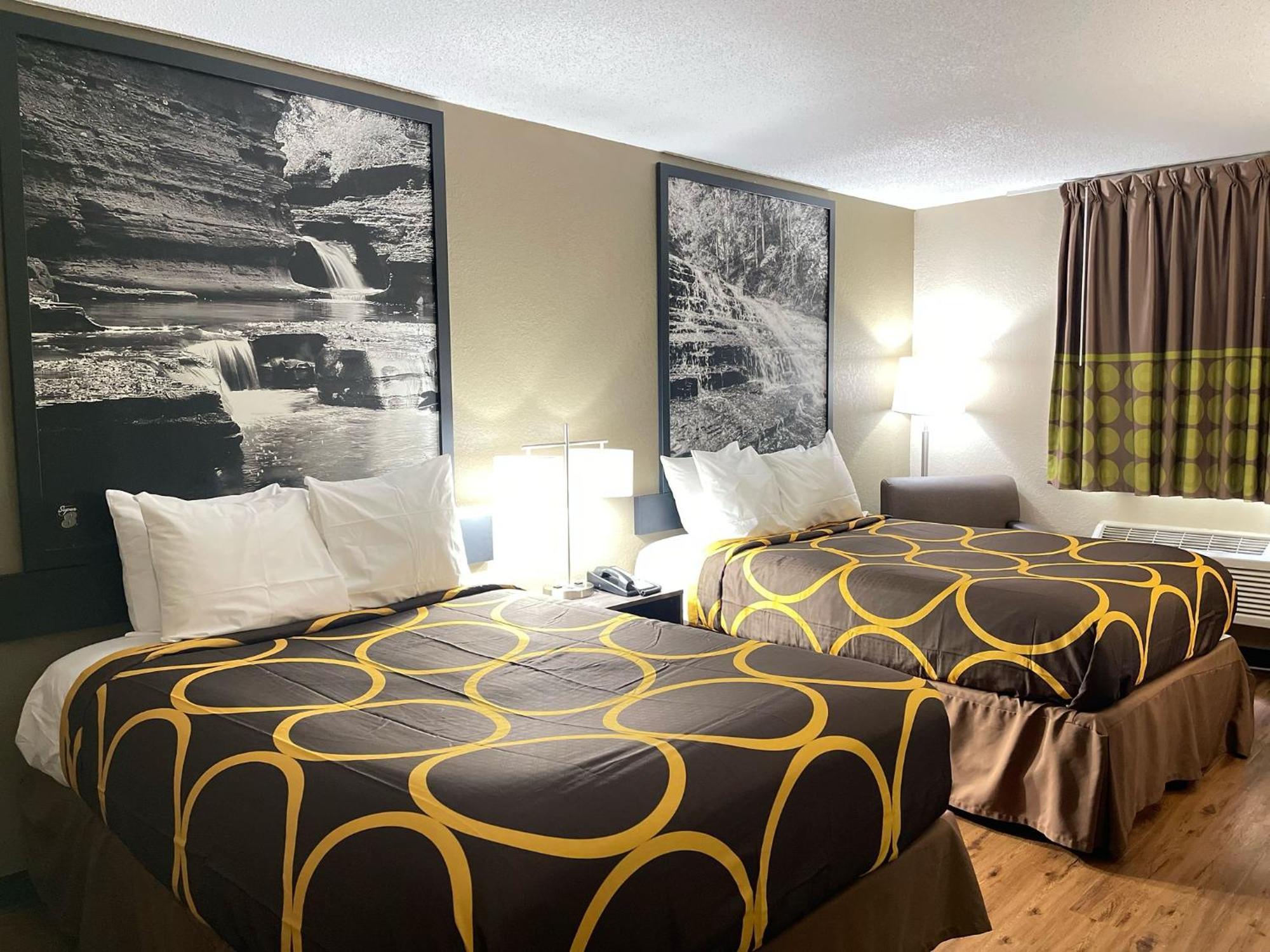 Super 8 By Wyndham Ithaca Hotell Exteriör bild
