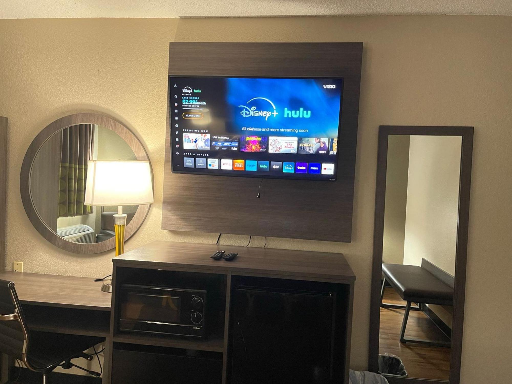 Super 8 By Wyndham Ithaca Hotell Exteriör bild