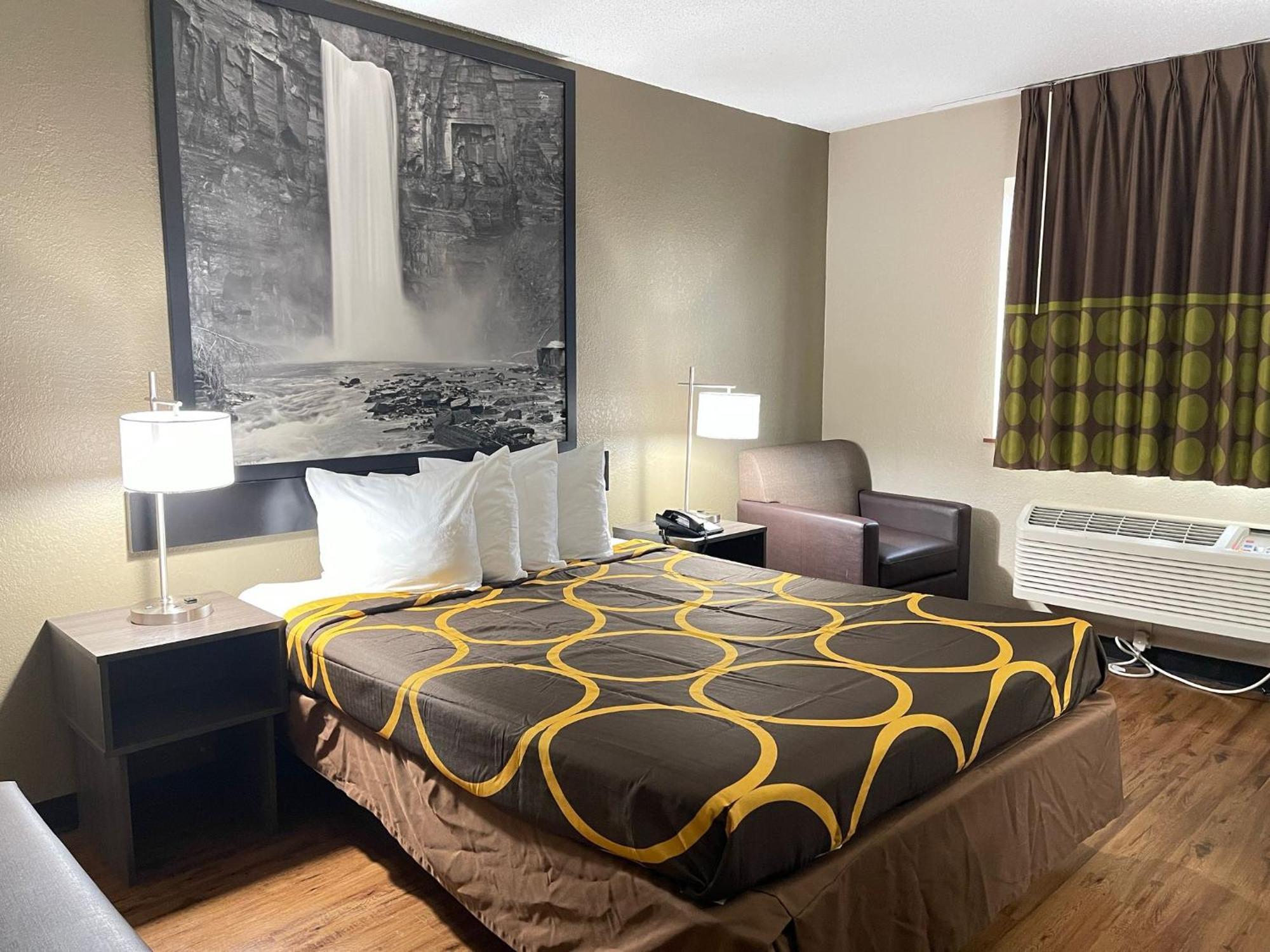Super 8 By Wyndham Ithaca Hotell Exteriör bild
