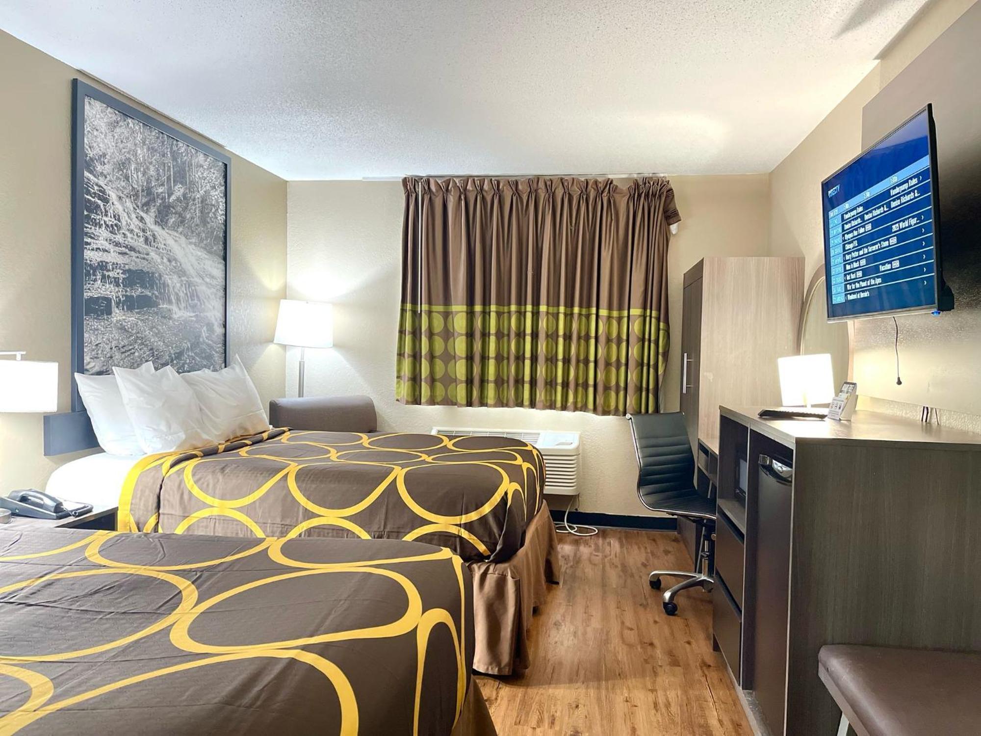 Super 8 By Wyndham Ithaca Hotell Exteriör bild
