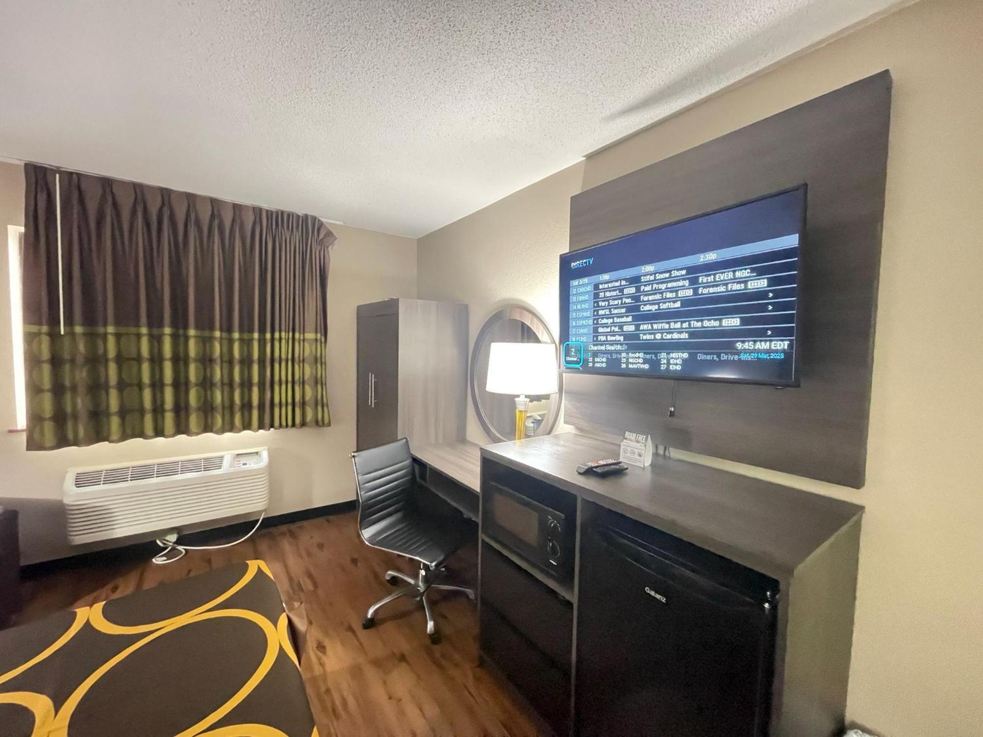 Super 8 By Wyndham Ithaca Hotell Exteriör bild