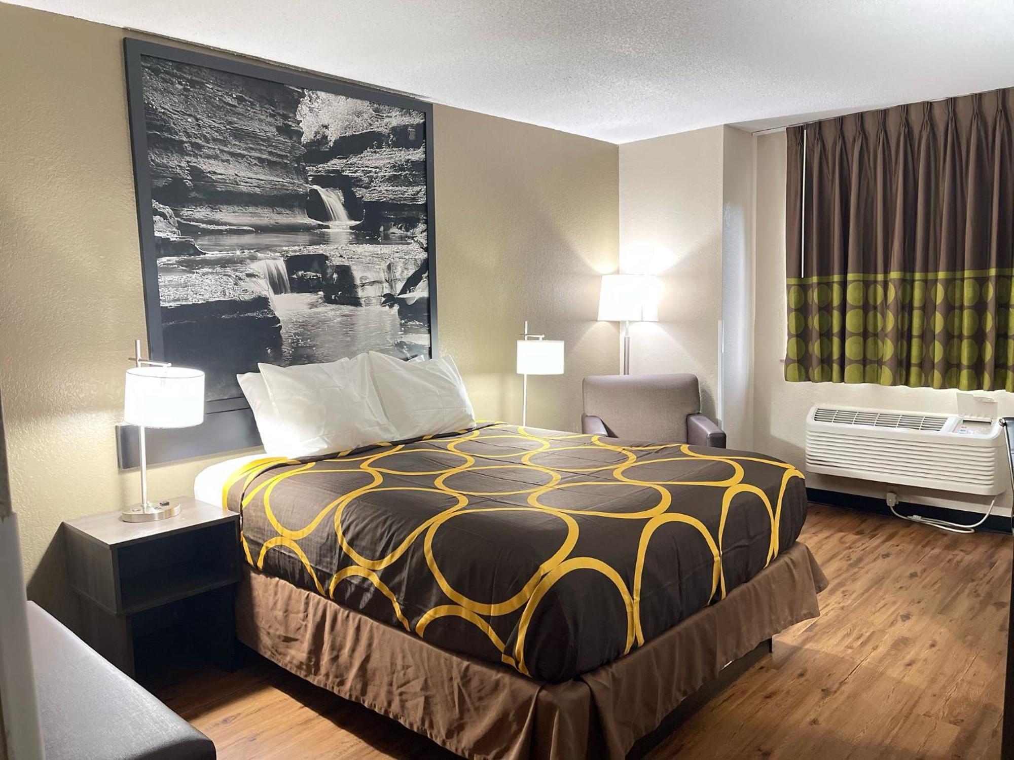 Super 8 By Wyndham Ithaca Hotell Exteriör bild
