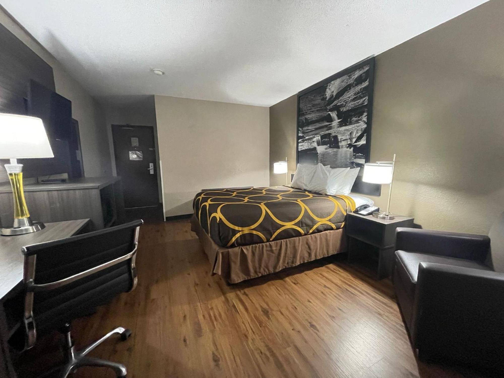 Super 8 By Wyndham Ithaca Hotell Exteriör bild