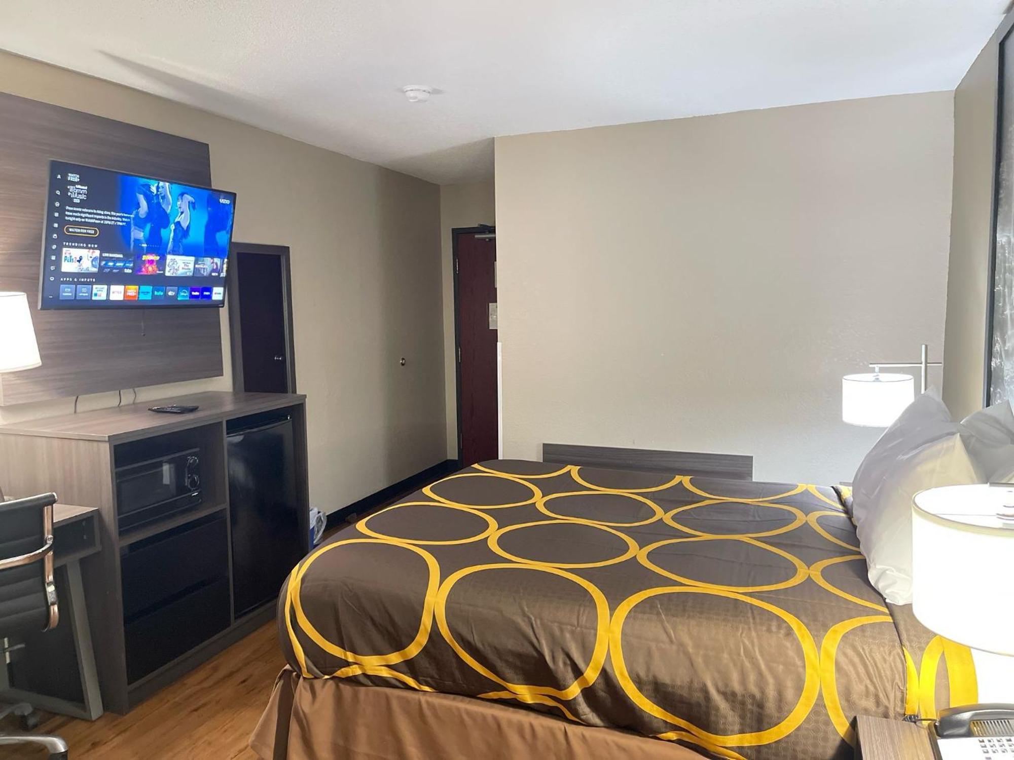 Super 8 By Wyndham Ithaca Hotell Exteriör bild