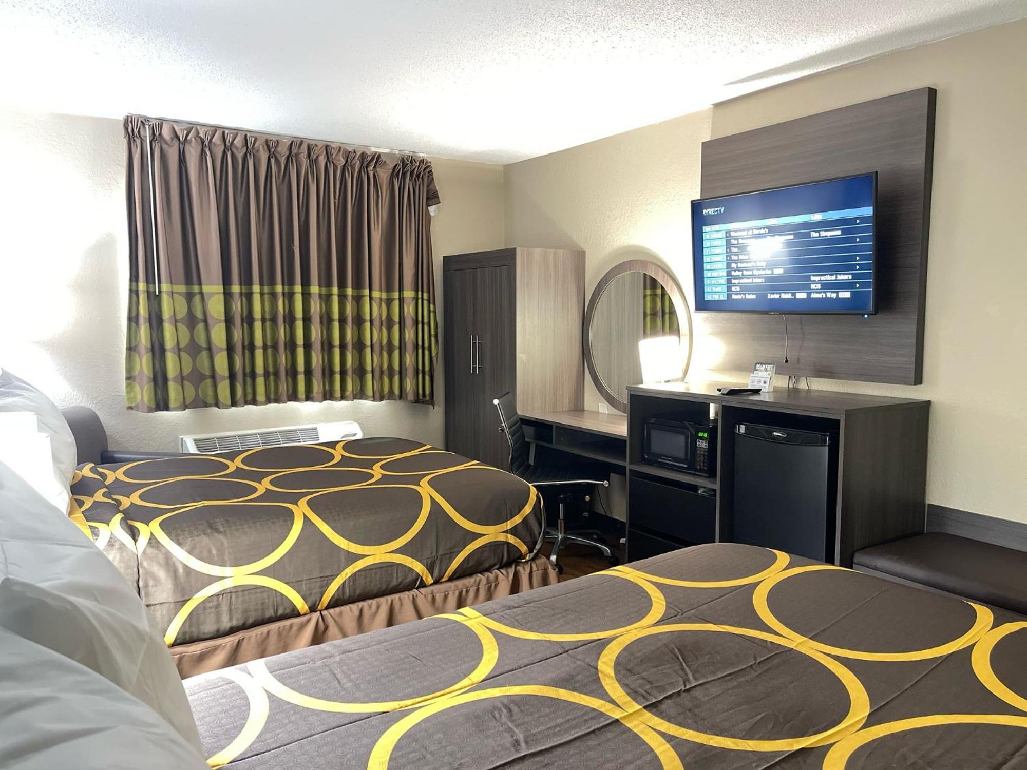 Super 8 By Wyndham Ithaca Hotell Exteriör bild